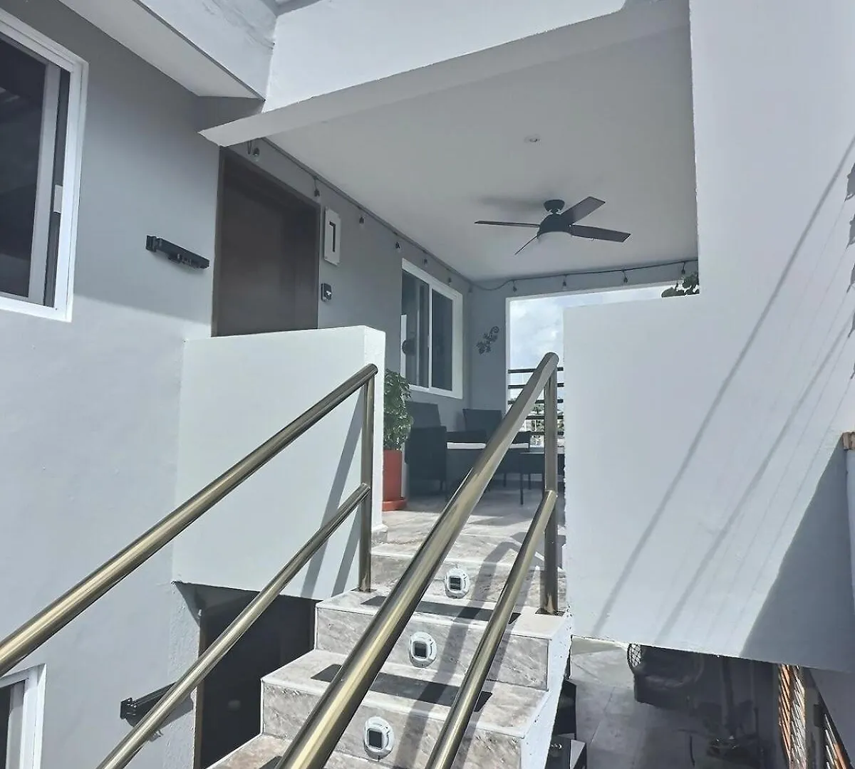 Lit King, Netflix & Piscine, Propre & Neuf Apartment