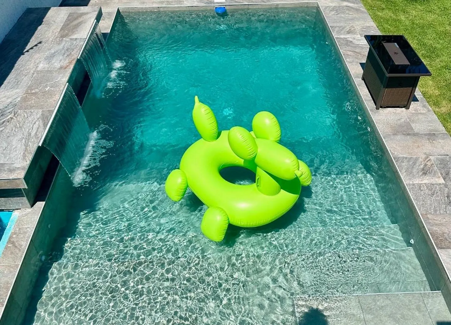Apartment Lit King, Netflix & Piscine, Propre & Neuf