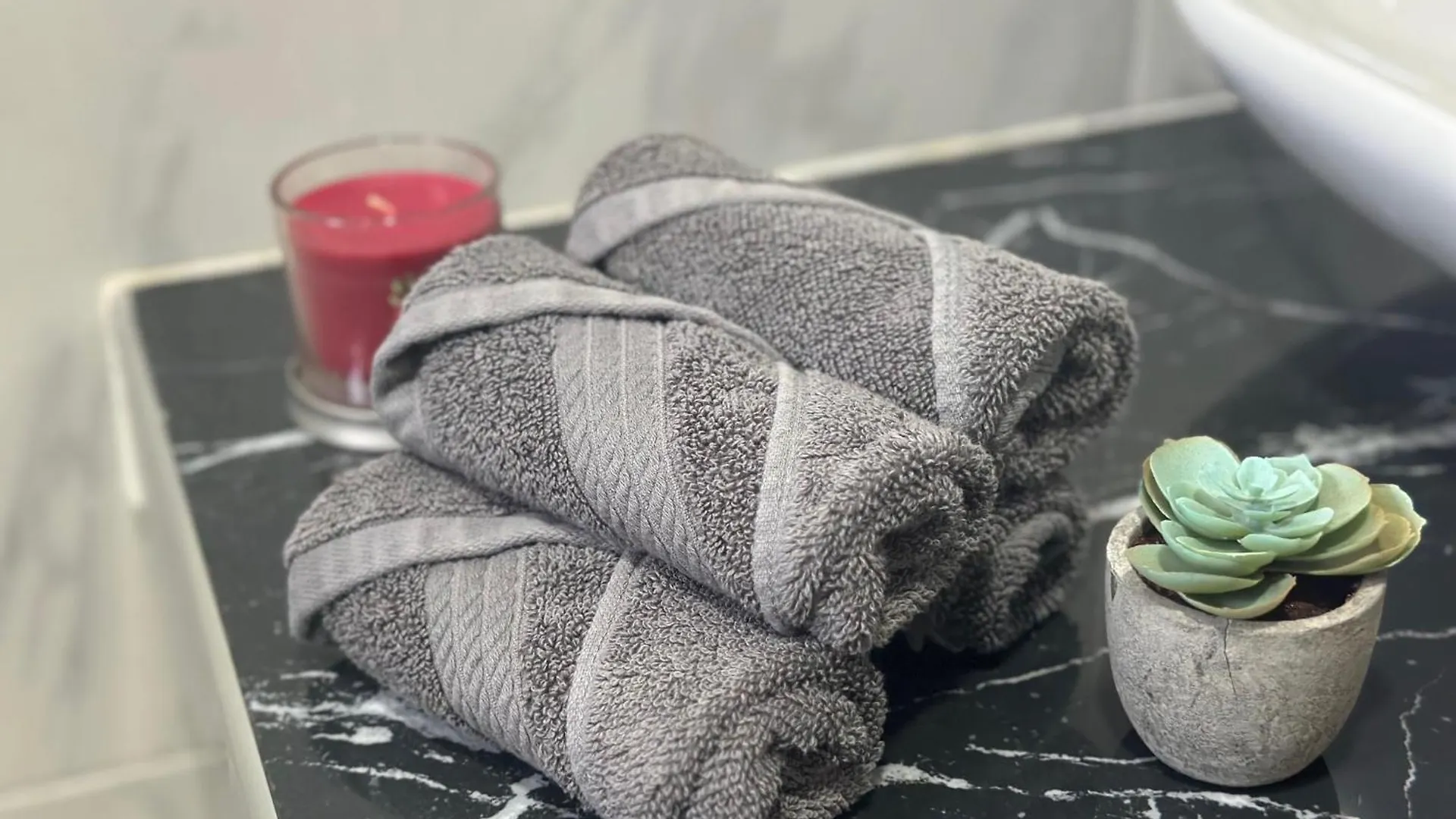 Apartment Lit King, Netflix & Piscine, Propre & Neuf